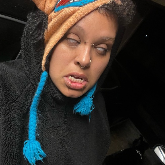 Self-proclaimed Goblin King, Lucifel Mors, at your service. - Picture 3 of 11